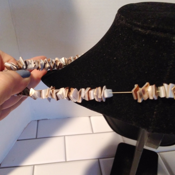 Shell Beaded Stretch Necklace - Picture 2 of 4